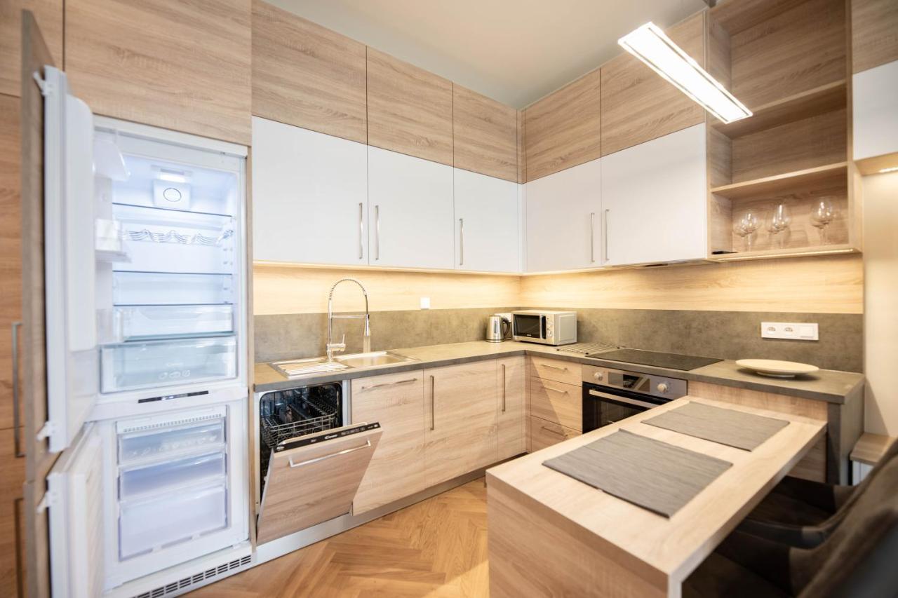 Friendly Apartments In Прага Экстерьер фото
