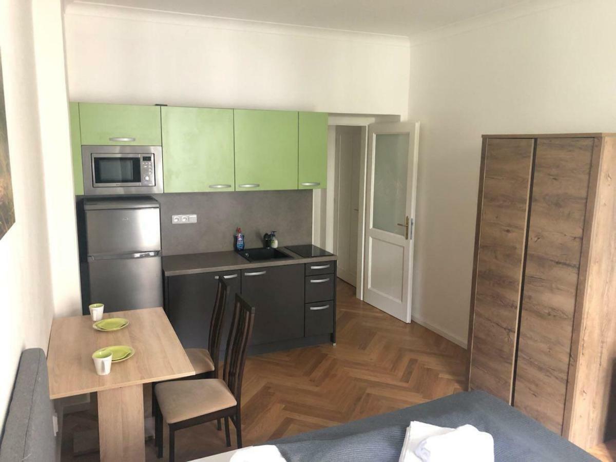 Friendly Apartments In Прага Экстерьер фото