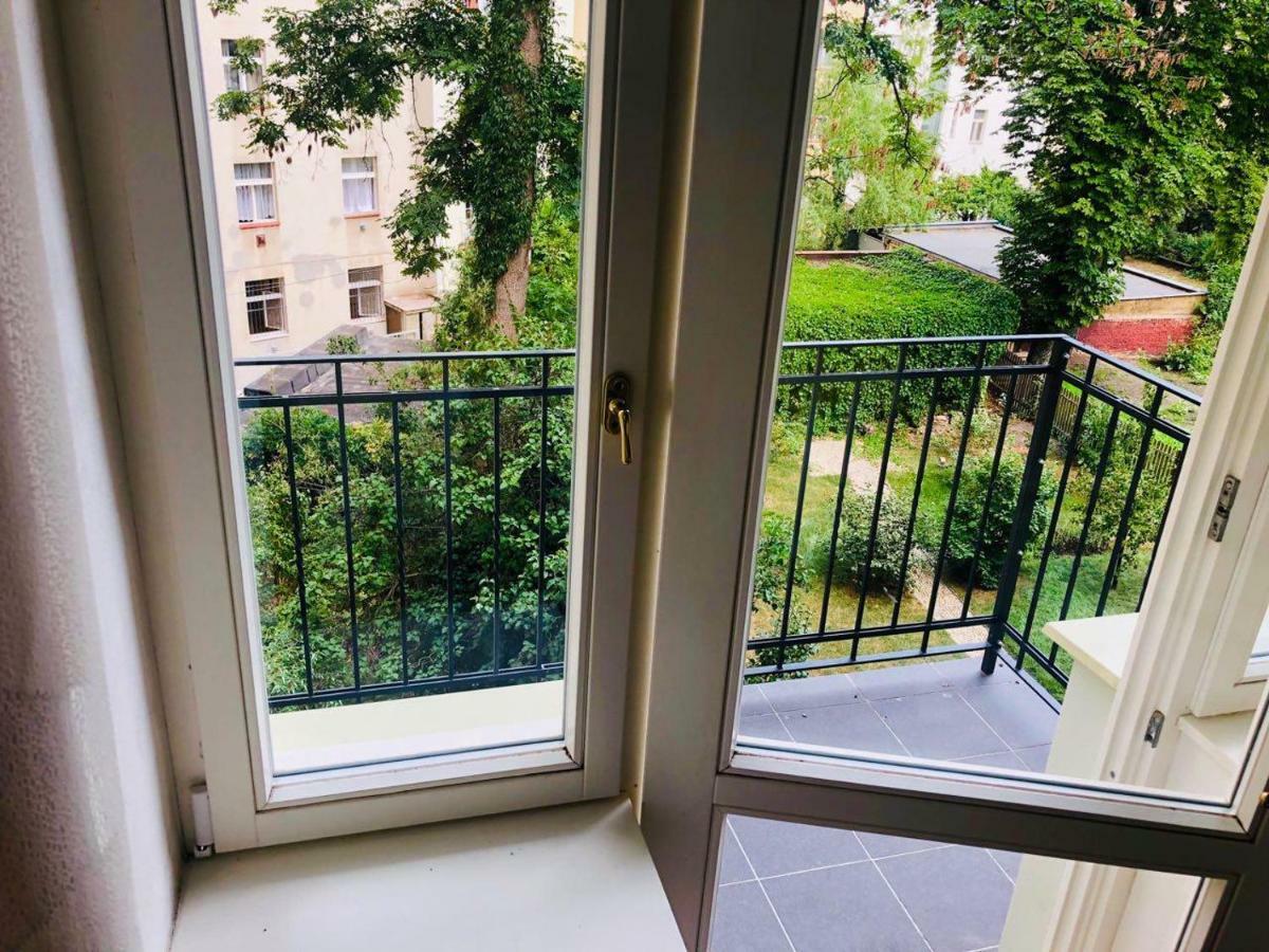 Friendly Apartments In Прага Экстерьер фото