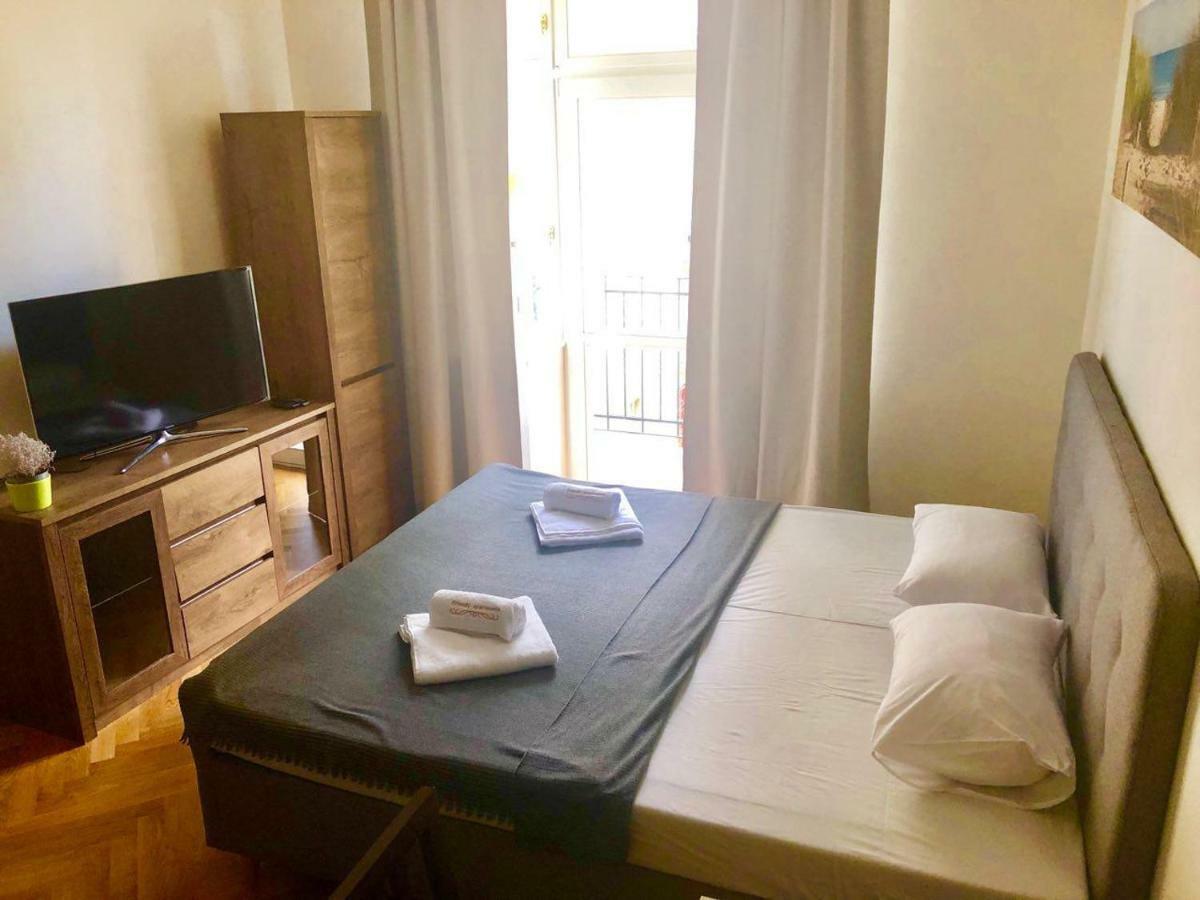 Friendly Apartments In Прага Экстерьер фото