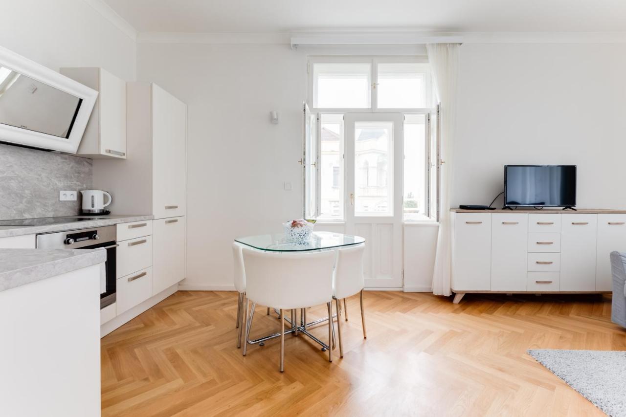 Friendly Apartments In Прага Экстерьер фото