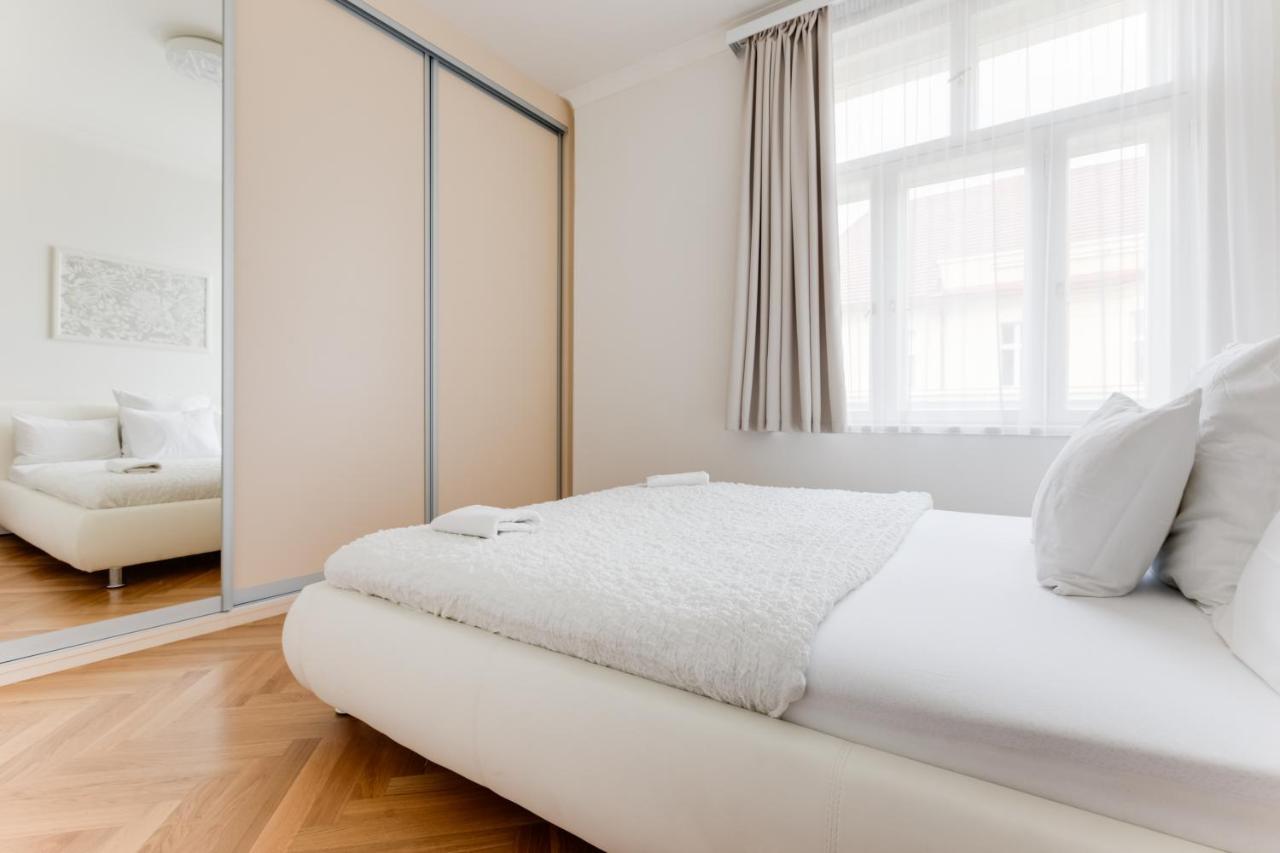 Friendly Apartments In Прага Экстерьер фото