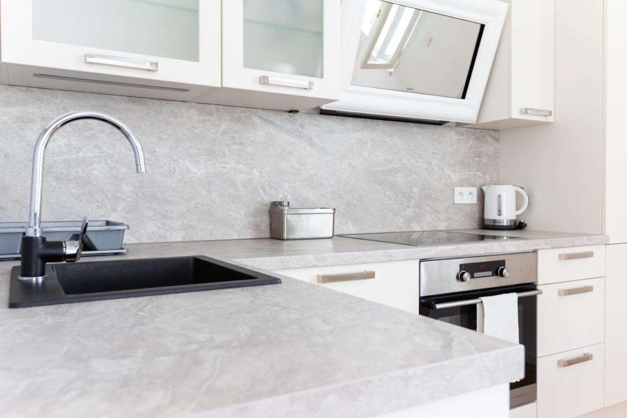 Friendly Apartments In Прага Экстерьер фото
