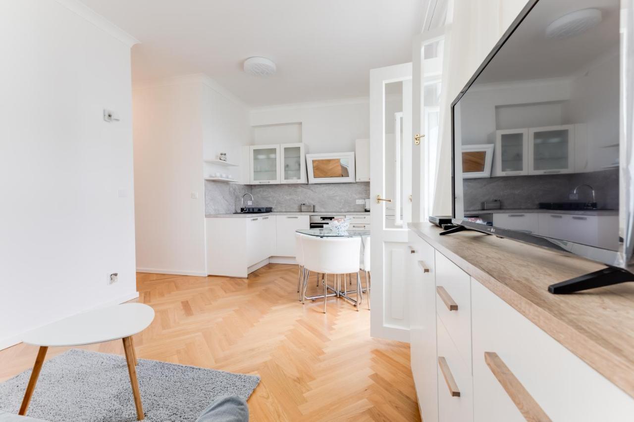 Friendly Apartments In Прага Экстерьер фото