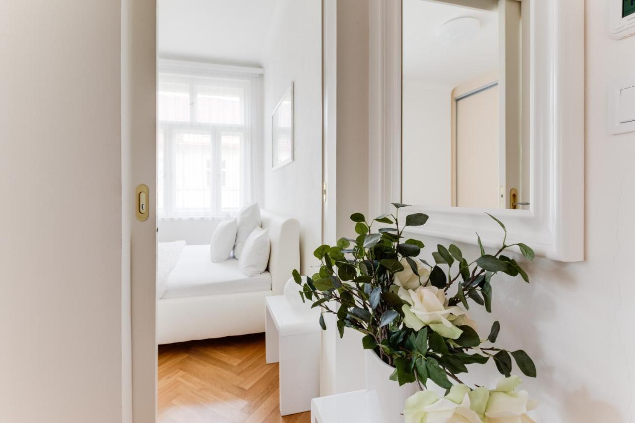 Friendly Apartments In Прага Экстерьер фото
