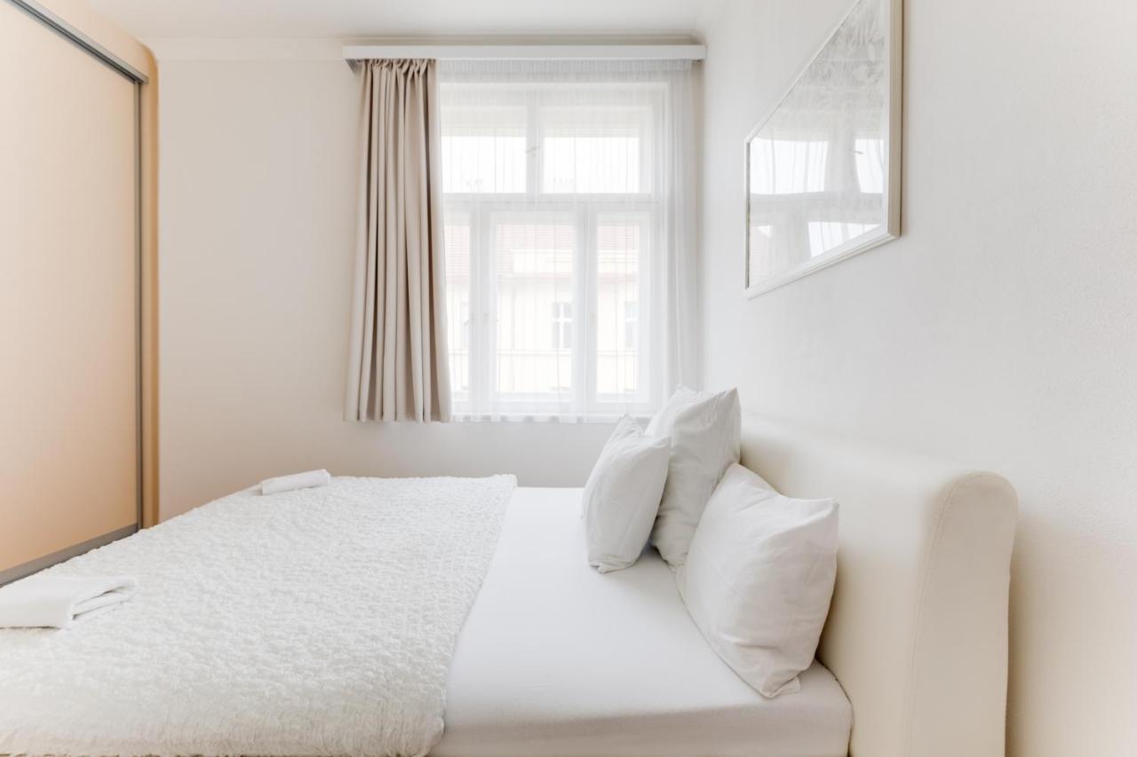 Friendly Apartments In Прага Экстерьер фото