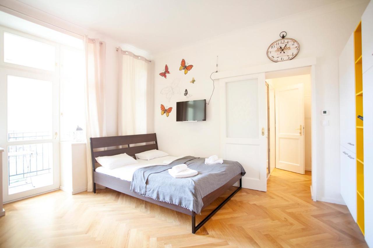 Friendly Apartments In Прага Экстерьер фото