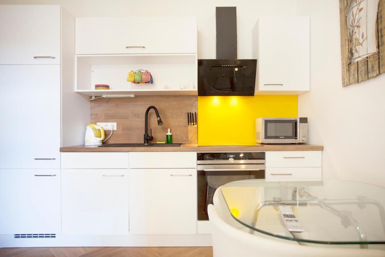 Friendly Apartments In Прага Экстерьер фото