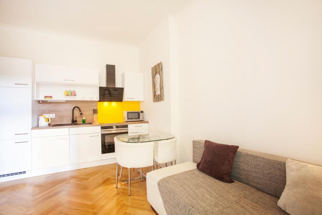 Friendly Apartments In Прага Экстерьер фото
